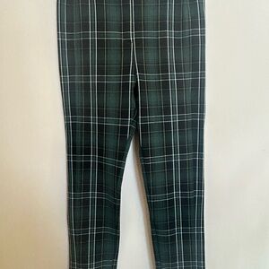 Ann Taylor dark green plaid stretch ankle pants in size 10. Excellent condition